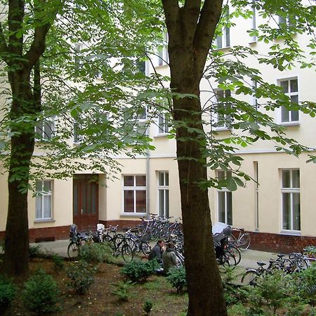 Quiet Courtyard Apartment Берлин Экстерьер фото